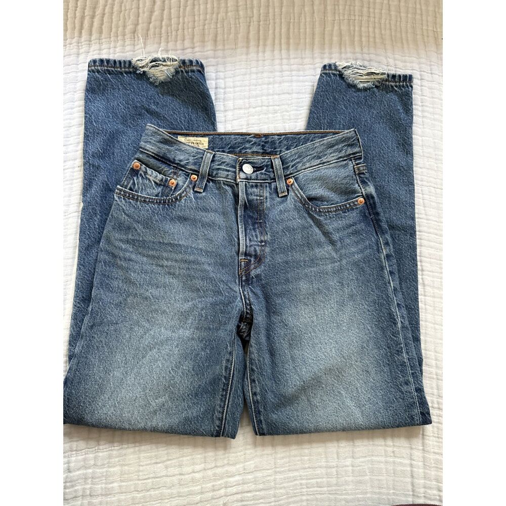 Women's Levi's Straight Leg Size 24